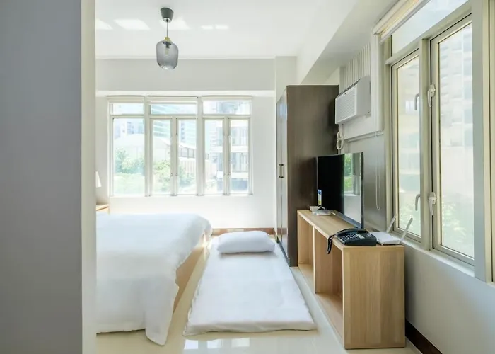Modern Stylish In Mckinley Wifi Apartamento Manila