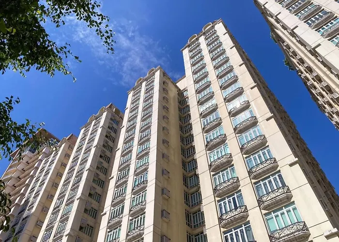Modern Stylish In Mckinley Wifi Apartamento